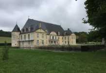 Посол України у Франції Олег Шамшур відвідав замок Дентевіль