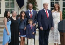 Известный гольфист Тайгер Вудс получил Медаль Свободы от Президента США