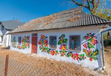 Samchykivskyi painting is a kind of Ukrainian decorative housing art of South-Eastern Volyn