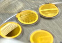 «Ковідна чипизація»: чеські вчені винайшли швидкий і точний метод виявлення COVID-19 за допомоги біочипів.