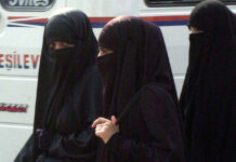 У Франції заборонять носити у школу мусульманські сукні абая