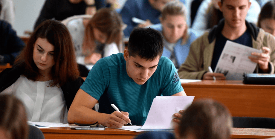 До пів мільйона вступників очікують в Україні у 2025 році — МОН