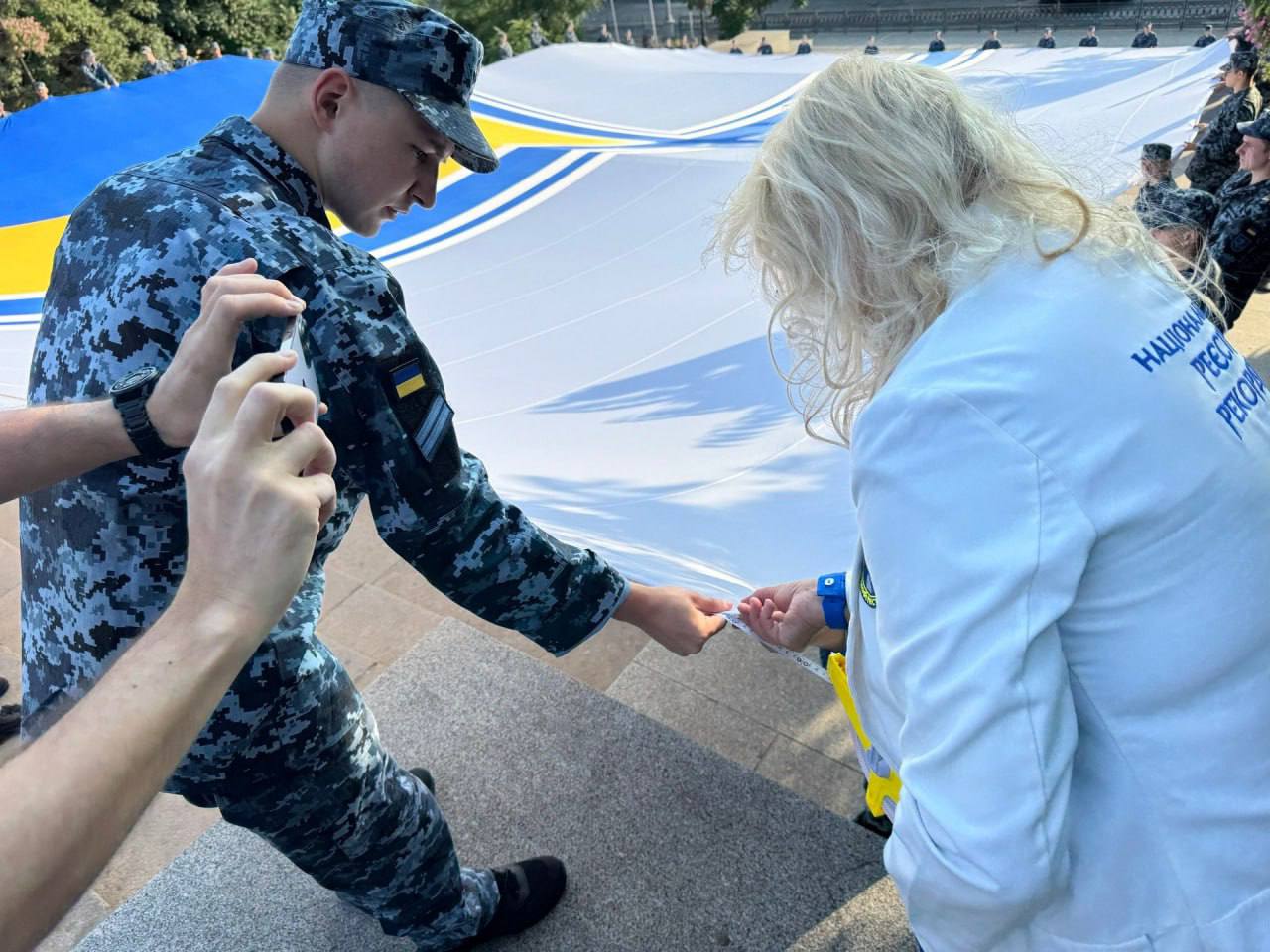 Національний рекорд до Дня ВМС: в Одесі розгорнули гігантський прапор флоту