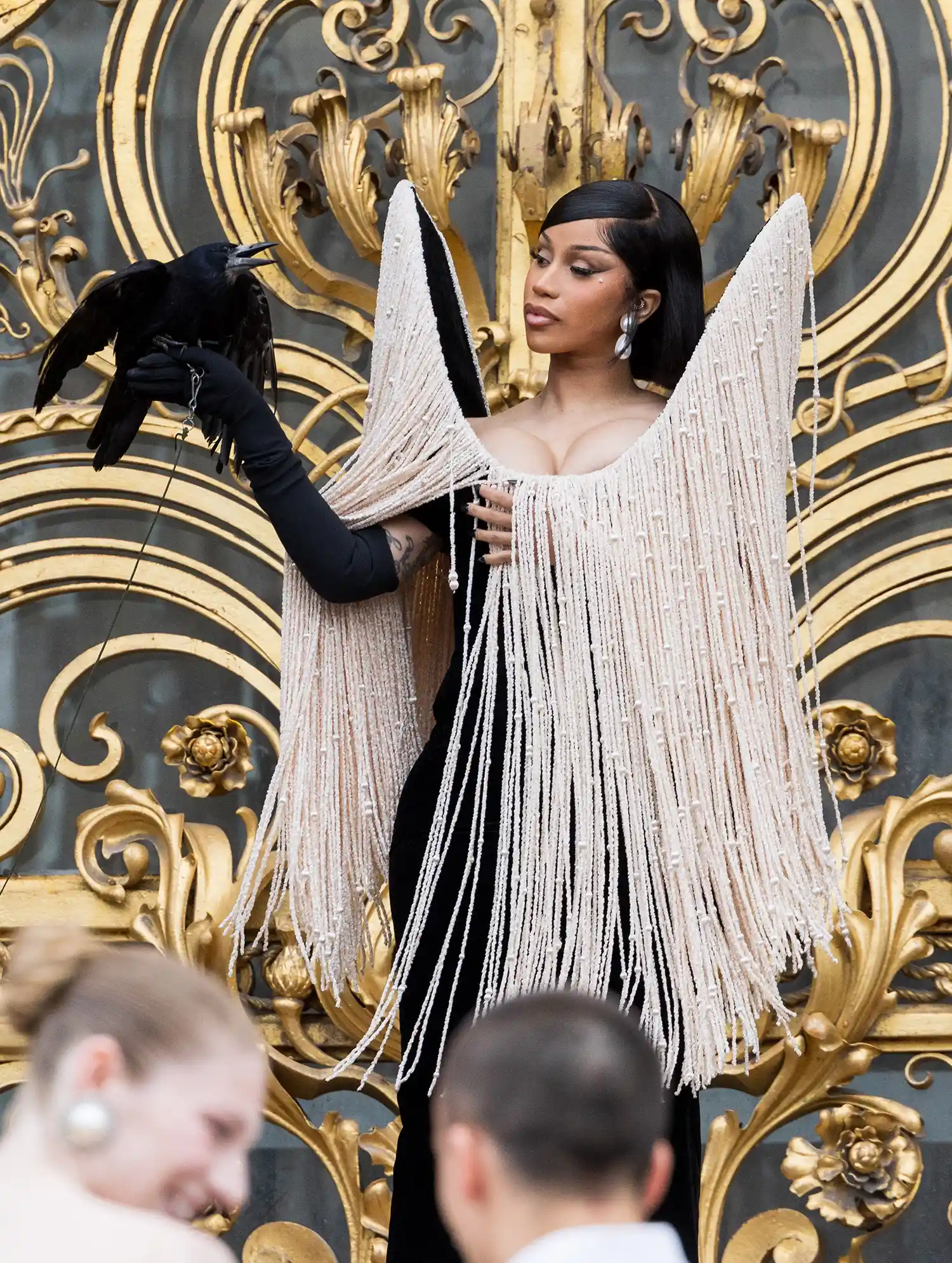 Cardi B вивела готичний перформанс на новий рівень — Schiaparelli в центрі уваги