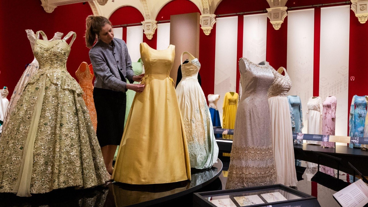 «Fashioning Power, Fashioning Peace»: у Вашингтоні триває виставка про моду як інструмент дипломатії