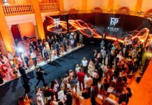 Попри обстріл і пошкодження Жовтневого палацу, в Києві відбулася перша форматна інституційна подія – Ukrainian GALA | VYTOKY